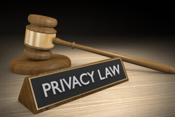 desk sign that says privacy law